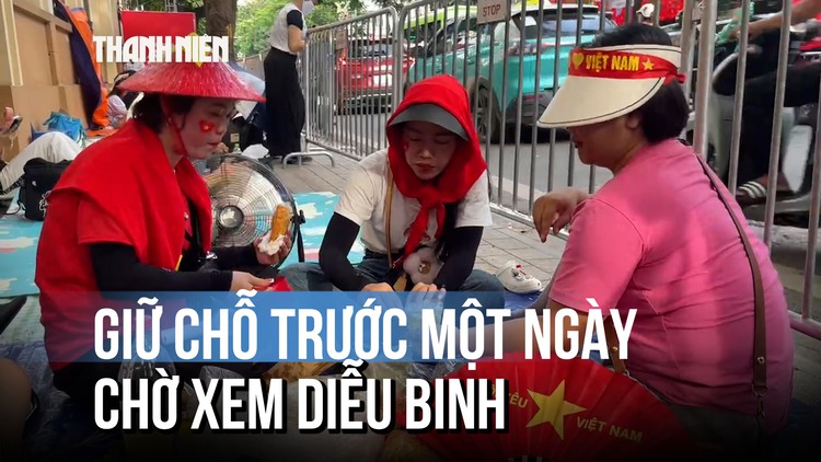 Người dân đến sớm một ngày để giữ chỗ xem A80