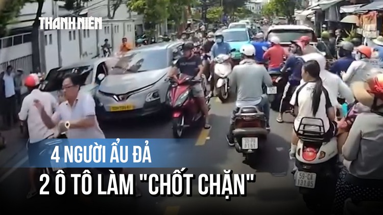 4 người lao vào ẩu đả, 2 ô tô làm 'chốt chặn' gây ùn ứ