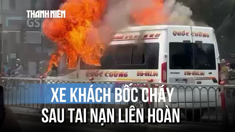 Xe khách cháy dữ dội sau tai nạn liên hoàn ở phường Cầu Kiệu