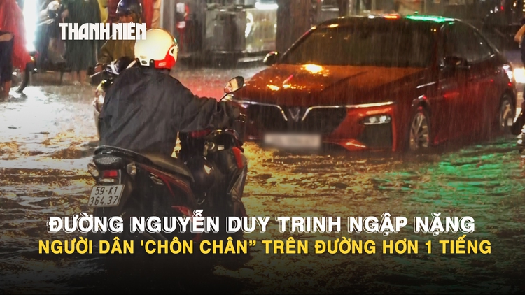Đường Nguyễn Duy Trinh lại ngập nặng sau mưa lớn: Người dân 'chôn chân' trên đường