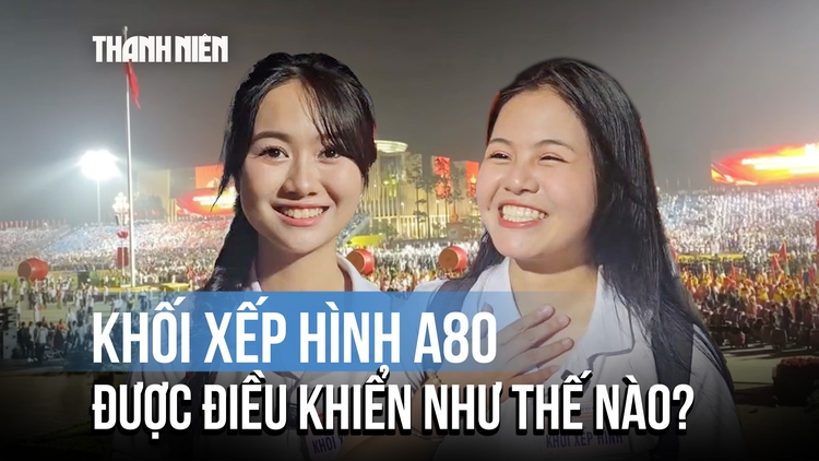 Bí mật khối xếp hình A80: Giơ bảng theo chỉ dẫn của đạo diễn thế nào?
