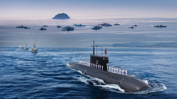 Choáng ngợp với màn diễu binh trên biển lần đầu tiên trong lịch sử