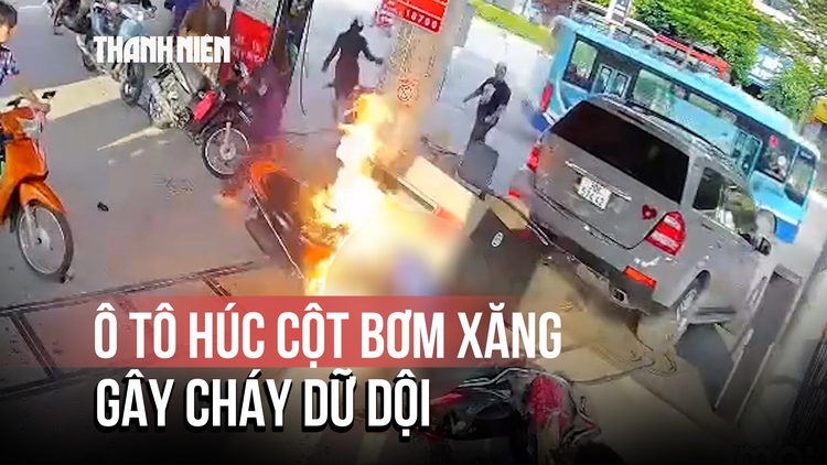 Ô tô húc đổ cột bơm xăng ở Hà Nội, người dân hoảng hốt