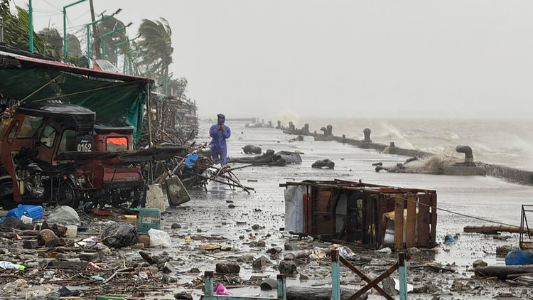 Siêu bão Ragasa quét qua Philippines, gây cảnh báo trên toàn khu vực