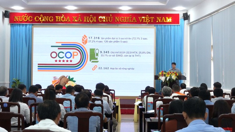 Cán bộ mặt trận học chuyển đổi số để xây dựng nông thôn mới