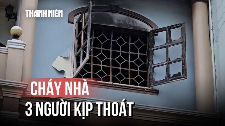 Cháy nhà lúc rạng sáng ở TP.HCM