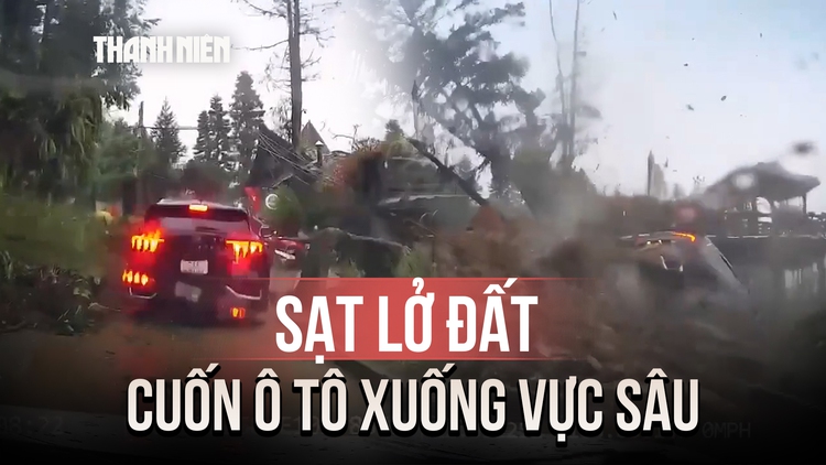 Ớn lạnh khoảnh khắc sạt lở đất cuốn ô tô xuống vực sâu 20 mét