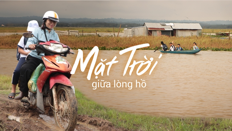 Mặt trời giữa lòng hồ