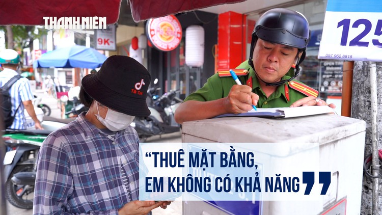 Lấn chiếm vỉa hè, biết sai nhưng vẫn bán vì không đủ tiền thuê mặt bằng