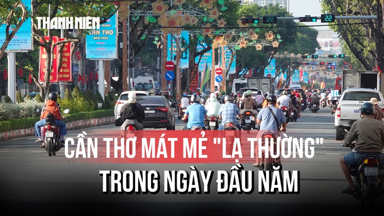 Đường phố Cần Thơ rộn ràng ngày đầu năm mới