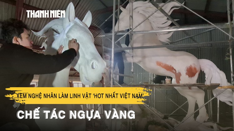 Vào xưởng xem nghệ nhân làm linh vật ‘hot nhất Việt Nam’ chế tác ngựa vàng