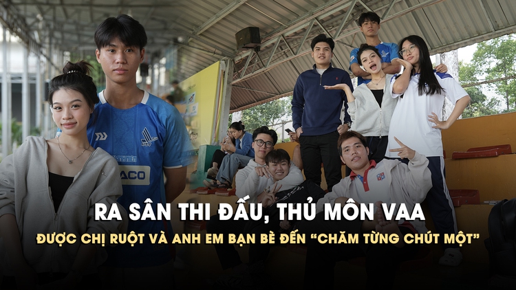 Ra sân thi đấu, thủ môn VAA được chị ruột và anh em bạn bè đến 'chăm từng chút một'