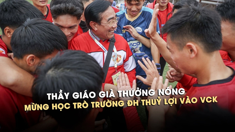 Xúc động màn ăn mừng của Trường ĐH Thủy lợi, thầy giáo già thưởng nóng mừng học trò vào VCK