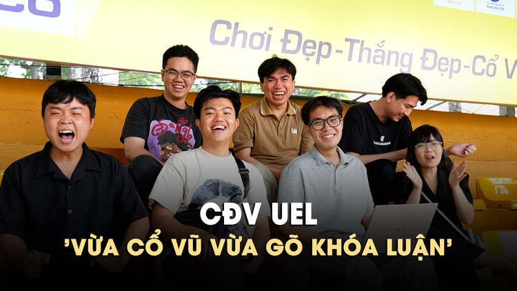 CĐV UEL 'vừa cổ vũ bóng đá vừa gõ khóa luận'