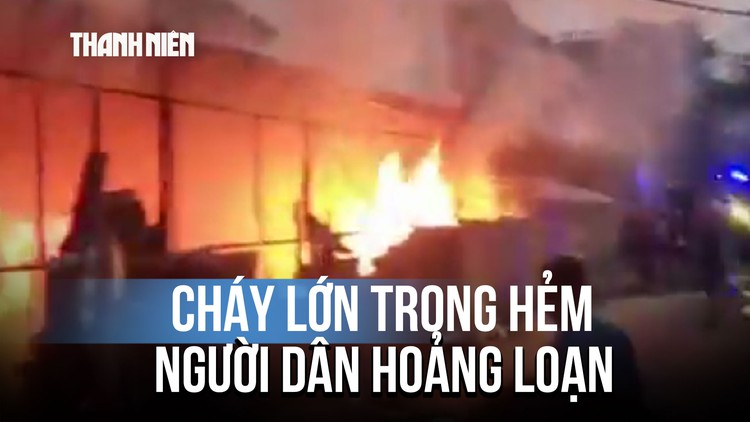 Cháy bãi phế liệu trong hẻm, khu dân cư hoảng loạn