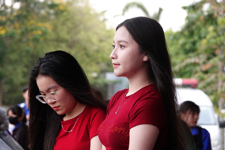 Nữ CĐV xinh đẹp tiếp lửa, Trường ĐH Đồng Tháp thẳng tiến chung kết vòng loại Tây Nam bộ