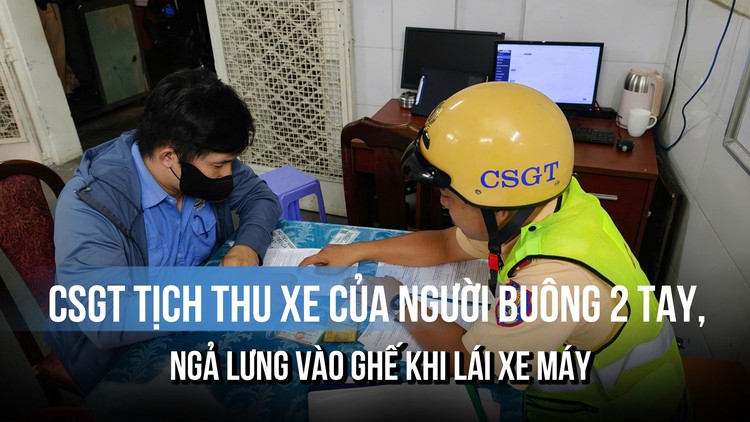 Buông 2 tay, ngả lưng vào ghế khi chạy xe máy, người đàn ông bị CSGT phạt tiền, tịch thu xe
