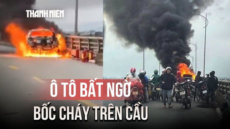 Ô tô chở 3 người bất ngờ bốc cháy dữ dội trên cầu ở Nghệ An