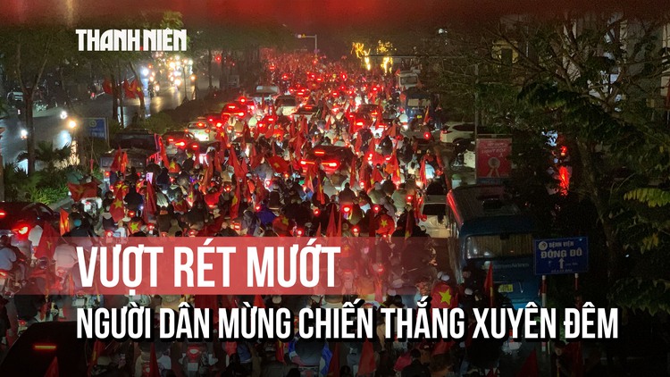 Người dân Hà Nội có 'đêm không ngủ' giữa giá lạnh, mừng chiến thắng U23 Việt Nam