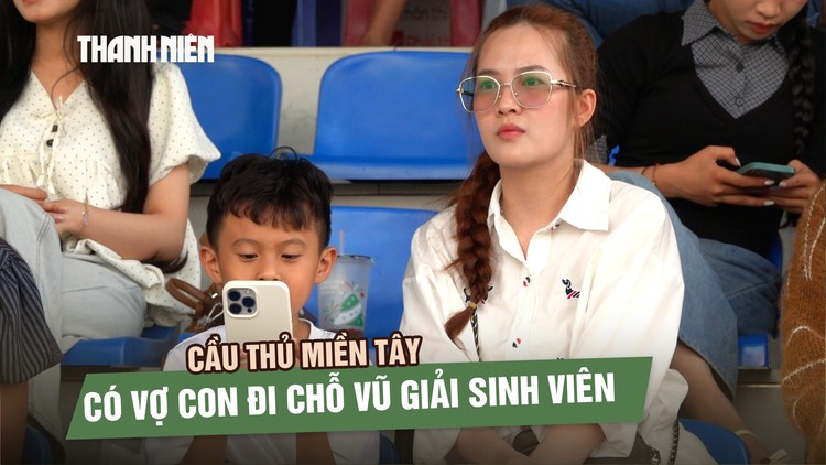 Cầu thủ miền Tây có vợ con đi chỗ vũ giải sinh viên: ‘Bé lớn sẽ cho theo bóng đá’
