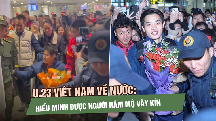 U.23 Việt Nam về nước: Hiểu Minh được người hâm mộ vây kín động viên 