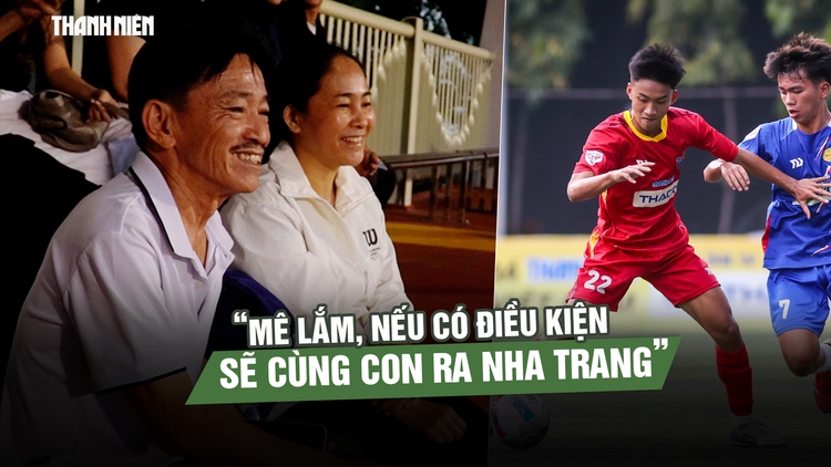 2 CĐV đặc biệt của tiền đạo năm nhất Trường ĐH Tôn Đức Thắng