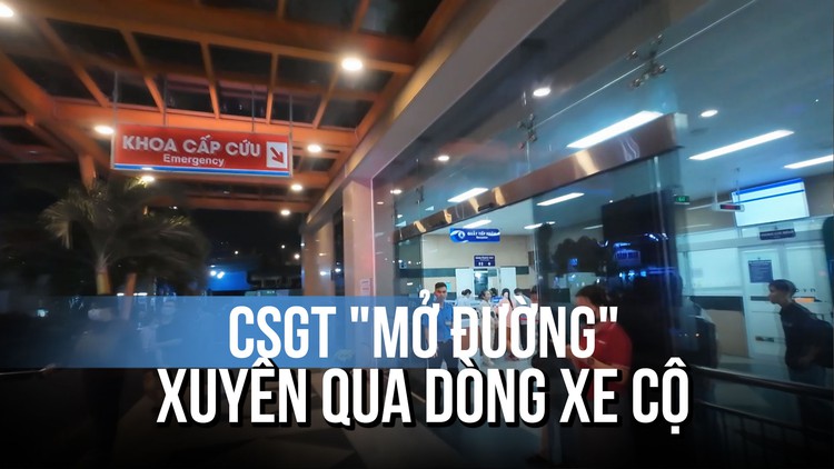 Nghẹt thở CSGT Tân Sơn Nhất hỗ trợ cứu bé trai 2 tuổi bị hóc dị vật