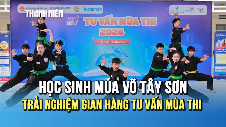 Học sinh múa võ Tây Sơn, hào hứng trải nghiệm gian hàng Tư vấn mùa thi