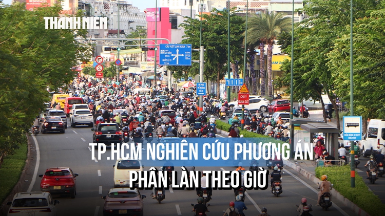 Giờ cao điểm xe máy kín đường, TP.HCM nghiên cứu giảm làn ô tô để chống ùn tắc ra sao?