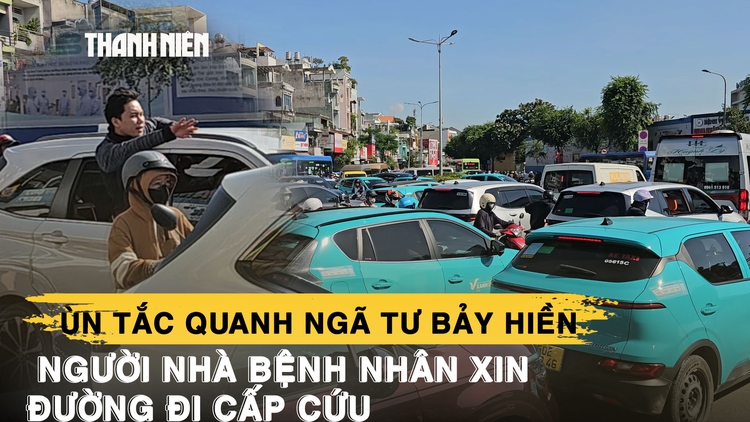 Ùn tắc quanh ngã tư Bảy Hiền, người nhà bệnh nhân hô lớn xin đường đi cấp cứu