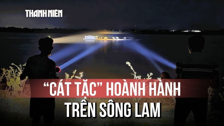Đêm trắng rọi đèn đuổi cát tặc: Dân ven sông Lam bất an vì bờ kè sụp đổ