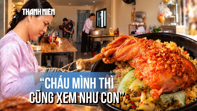 Người dì chuyển giới mở quán cơm gà để chăm mẹ, lo cho người cháu tâm thần