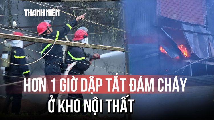 Nghi đốt rác cháy lan: Kho nội thất ở Đà Lạt bốc cháy dữ dội, khói đen bao trùm