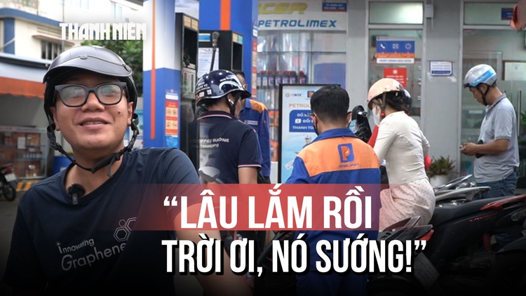 Giá xăng giảm mạnh: Người chen chân đổ đầy bình, tài xế tính chuyện tăng ca