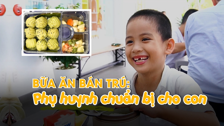 Bữa ăn bán trú tại một trường ở TP.HCM do phụ huynh tự chuẩn bị cho con