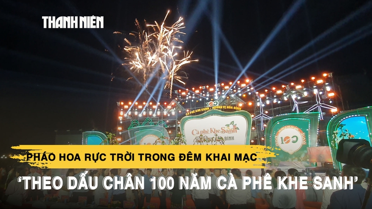 Pháo hoa rực trời trong đêm khai mạc ‘Theo dấu chân 100 năm cà phê Khe Sanh’