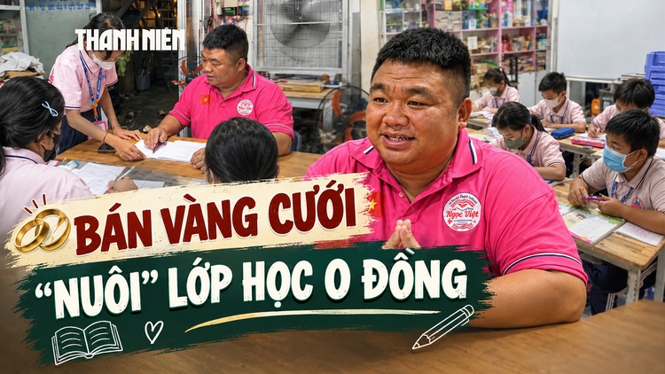 Bán vàng cưới ‘nuôi’ lớp học 0 đồng: ‘Có em ước được một lần mặc áo tốt nghiệp’