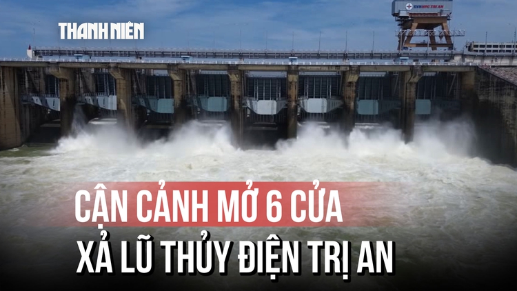 Cận cảnh thời điểm thủy điện Trị An tăng lượng xả lũ, từng hồi còi kéo dài