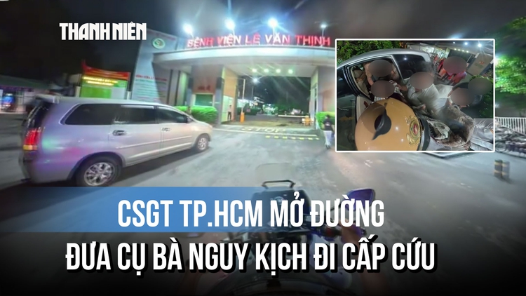 Khoảnh khắc CSGT TP.HCM mở đường đưa cụ bà nguy kịch đi cấp cứu
