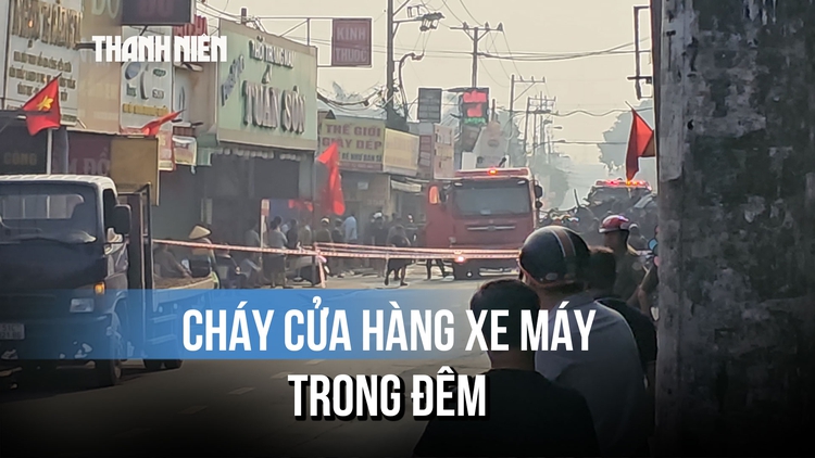Cháy cửa hàng xe máy trong đêm, người thuê trọ đập cửa tháo chạy