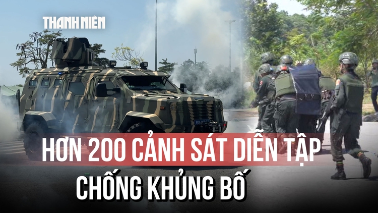 Mãn nhãn màn đổ bộ xe bọc thép diễn tập chống khủng bố, giải cứu con tin