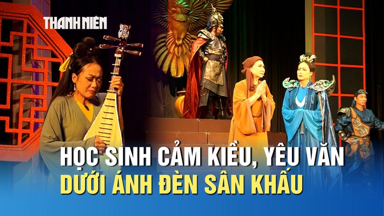 Học sinh trầm trồ chiêm ngưỡng nàng Kiều bước ra từ trang sách