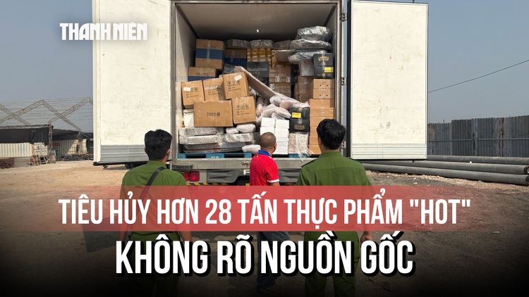 Tiêu hủy hơn 28 tấn lạp xưởng nướng đá, lườn ngỗng,... 'bẩn' chuẩn bị lên bàn ăn dịp Tết