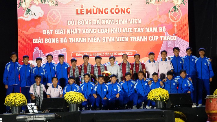 Trường ĐH Đồng Tháp vinh danh đội bóng giành vé vào VCK TNSV THACO Cup 2026