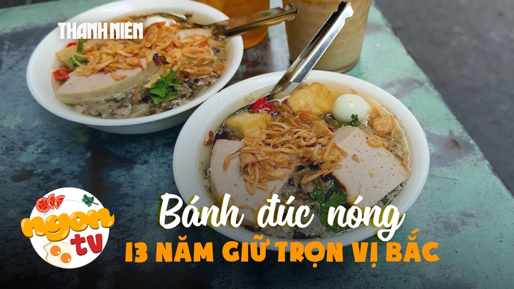 Bánh đúc nóng ngõ Hội Vũ: 13 năm giữ trọn hương vị truyền thống