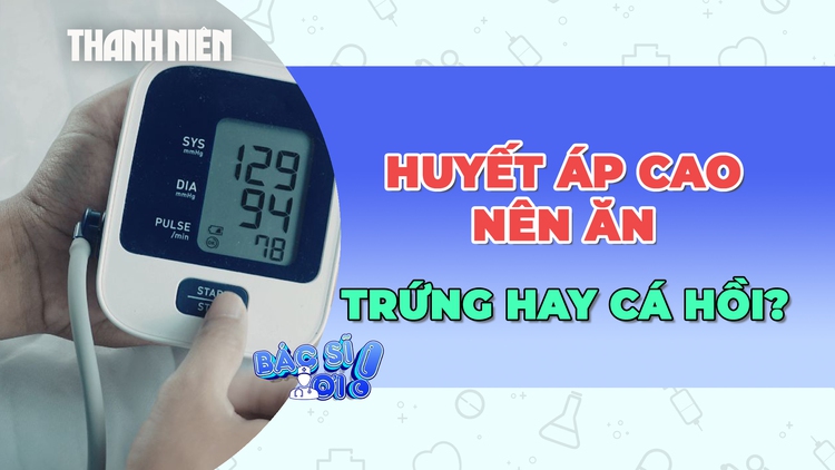 Người bị huyết áp cao nên chọn trứng hay cá hồi?
