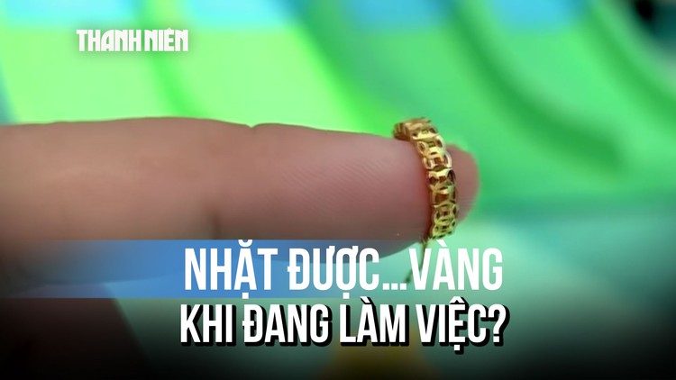 Nhân viên khu vui chơi nhặt được bông tai vàng khi đang làm việc