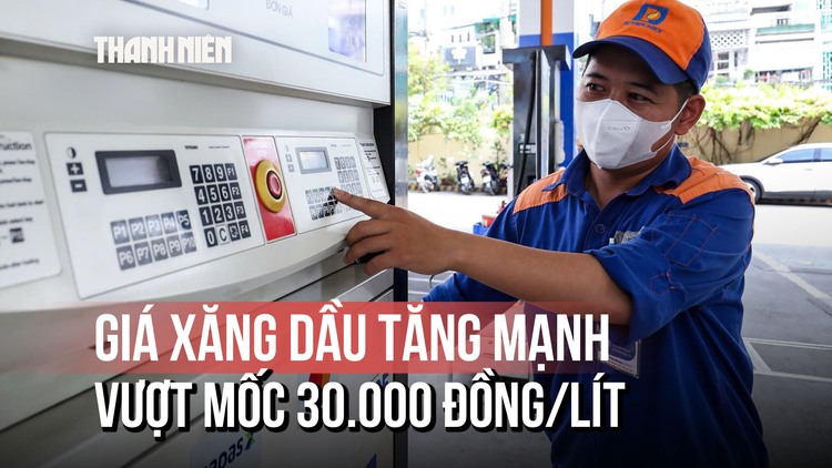 Giá xăng, dầu tăng mạnh: RON95-III vượt mốc 30.000 đồng/lít