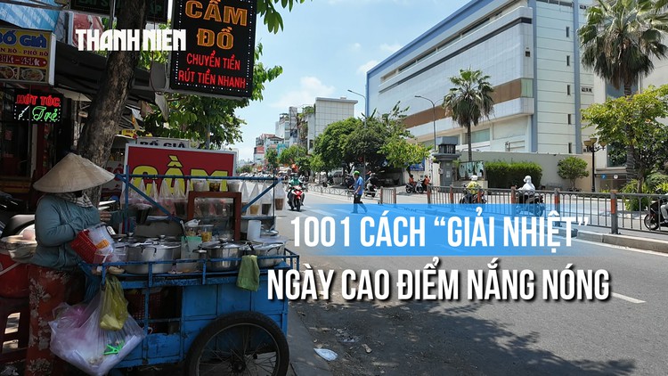 TP.HCM ngày cao điểm nắng nóng, người dân tìm đủ mọi cách 'giải nhiệt'