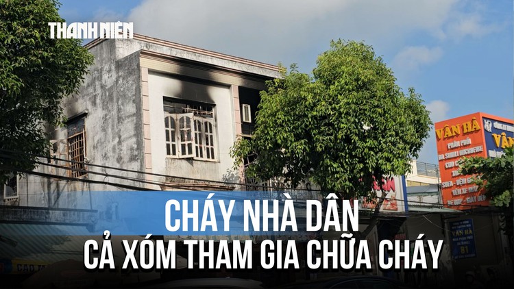 Cháy nhà tại TP.HCM, cả xóm hỗ trợ dập lửa